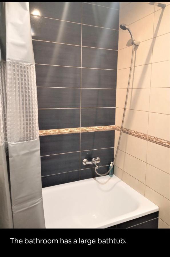 Petit Apartment Santa Coloma de Gramanet المظهر الخارجي الصورة